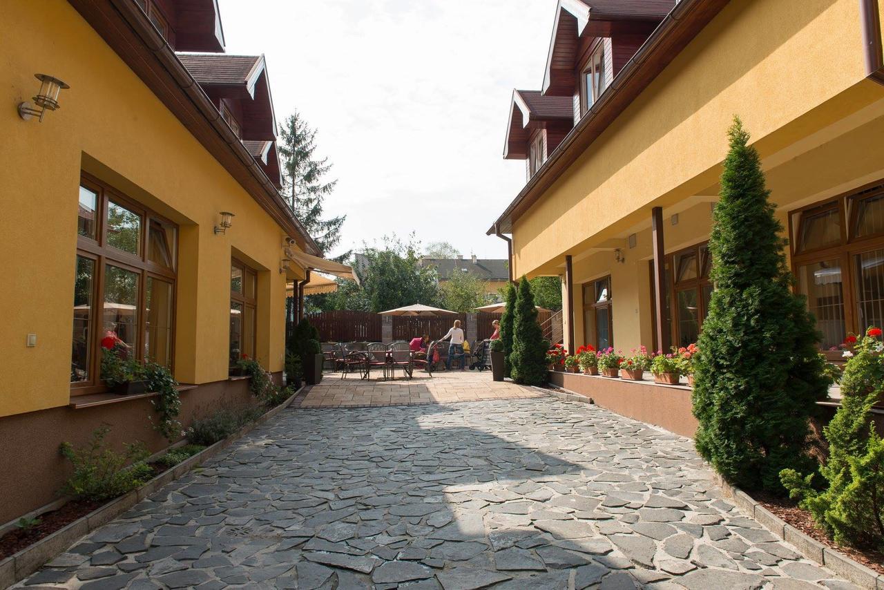 Hotel Clavis Lucenec Exterior photo